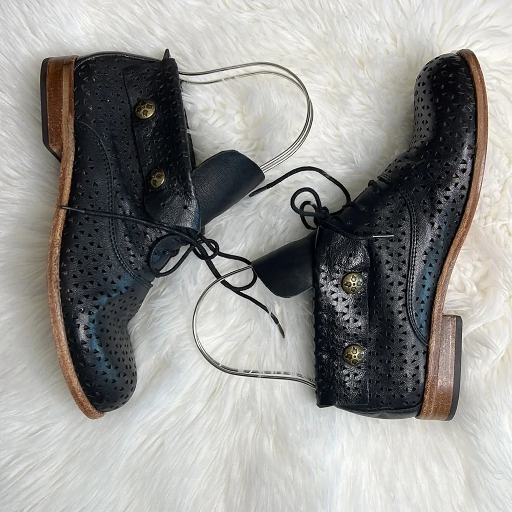 🔹 Patricia Nash Lace Up Perforated Bootie
